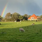 Oomes Huus - Sleep By Haestens, Wake With Coffee Den Hoorn (North Holland)