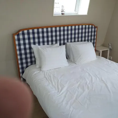 Oomes Huus - Sleep By Haestens, Wake With Coffee 4*