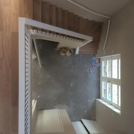 Oomes Huus - Sleep By Haestens, Wake With Coffee デン・ホールン