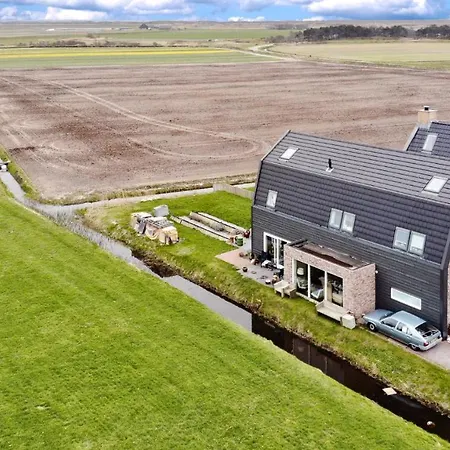 Oomes Huus - Sleep By Haestens, Wake With Coffee