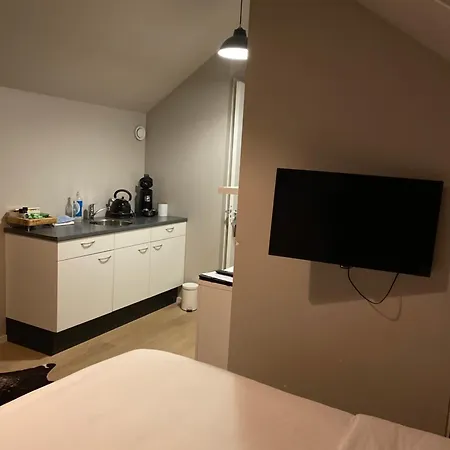 Bed & Breakfast Oomes Huus - Sleep By Haestens, Wake With Coffee Den Hoorn (North Holland)