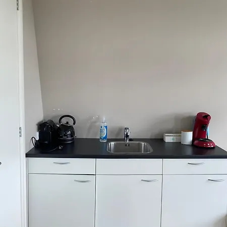 Oomes Huus - Sleep By Haestens, Wake With Coffee デン・ホールン