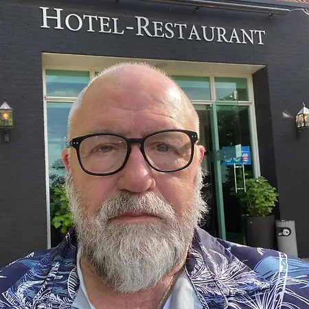 Oomes Huus - Sleep By Haestens, Wake With Coffee 4*