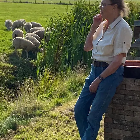 Bed & Breakfast Oomes Huus - Sleep By Haestens, Wake With Coffee Den Hoorn (North Holland)