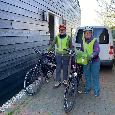 Oomes Huus - Sleep By Haestens, Wake With Coffee