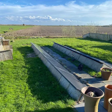 Oomes Huus - Sleep By Haestens, Wake With Coffee デン・ホールン