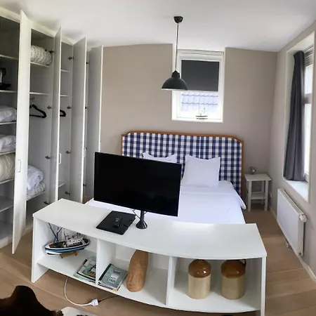 Oomes Huus - Sleep By Haestens, Wake With Coffee