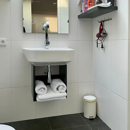 Oomes Huus - Sleep By Haestens, Wake With Coffee 4* Den Hoorn (North Holland)