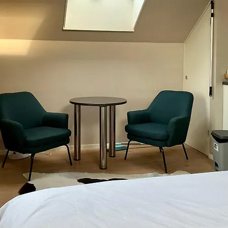Oomes Huus - Sleep By Haestens, Wake With Coffee Couette-café Den Hoorn (North Holland)