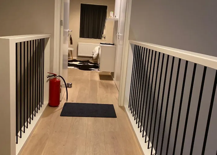 Oomes Huus - Sleep By Haestens, Wake With Coffee B&B 덴 호른