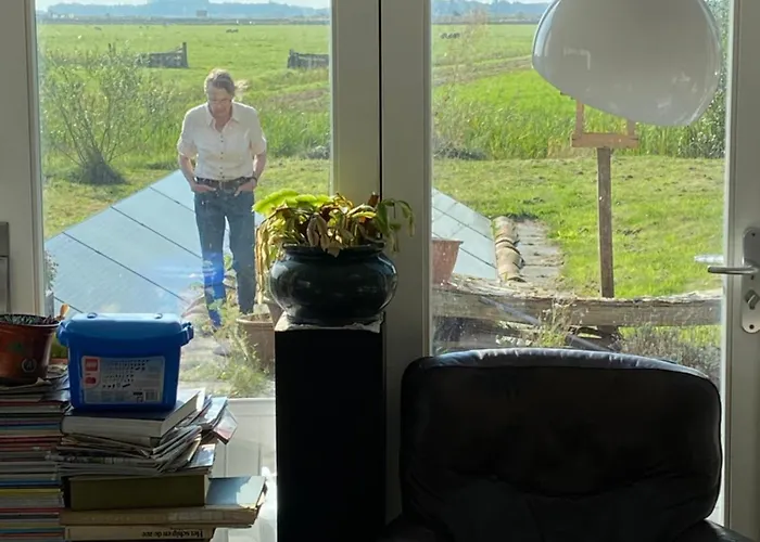 Oomes Huus - Sleep By Haestens, Wake With Coffee 4*