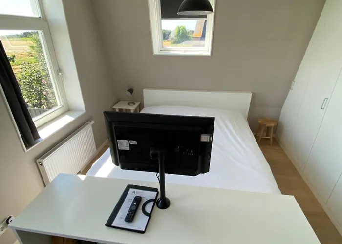 Bed & Breakfast Oomes Huus - Sleep By Haestens, Wake With Coffee Den Hoorn (North Holland)