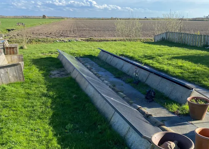 Oomes Huus - Sleep By Haestens, Wake With Coffee Den Hoorn (North Holland)