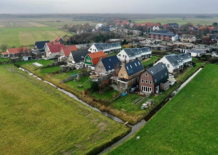 Oomes Huus - Sleep By Haestens, Wake With Coffee Den Hoorn (North Holland)