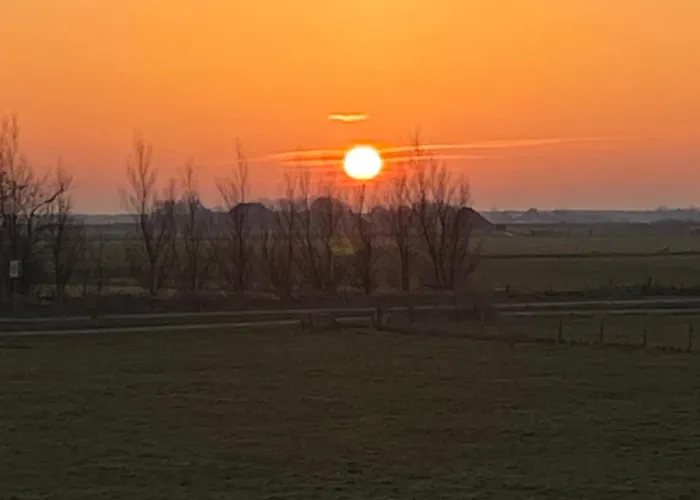 Oomes Huus - Sleep By Haestens, Wake With Coffee B&B