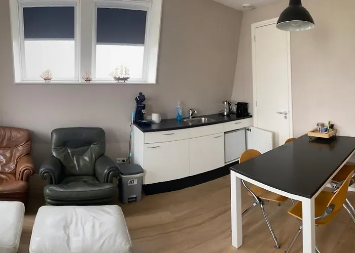 Oomes Huus - Sleep By Haestens, Wake With Coffee 4* Den Hoorn (North Holland)