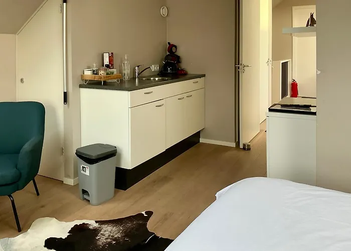 Oomes Huus - Sleep By Haestens, Wake With Coffee 4*