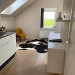 Oomes Huus - Sleep By Haestens, Wake With Coffee 4* Den Hoorn (North Holland)