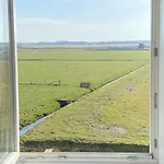 Oomes Huus - Sleep By Haestens, Wake With Coffee Couette-café Den Hoorn (North Holland)