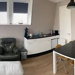 Oomes Huus - Sleep By Haestens, Wake With Coffee 4* Den Hoorn (North Holland)