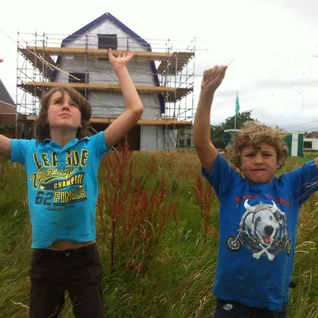 Oomes Huus - Sleep By Haestens, Wake With Coffee 4*