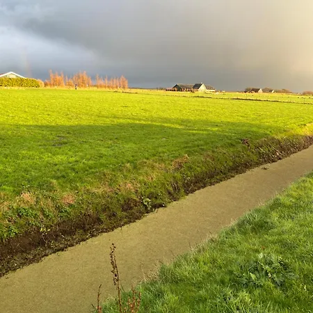 Oomes Huus - Sleep By Haestens, Wake With Coffee Den Hoorn (North Holland)