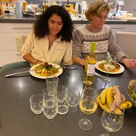 Oomes Huus - Sleep By Haestens, Wake With Coffee Den Hoorn (North Holland)