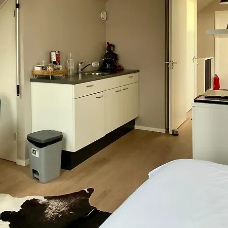 Oomes Huus - Sleep By Haestens, Wake With Coffee 4*