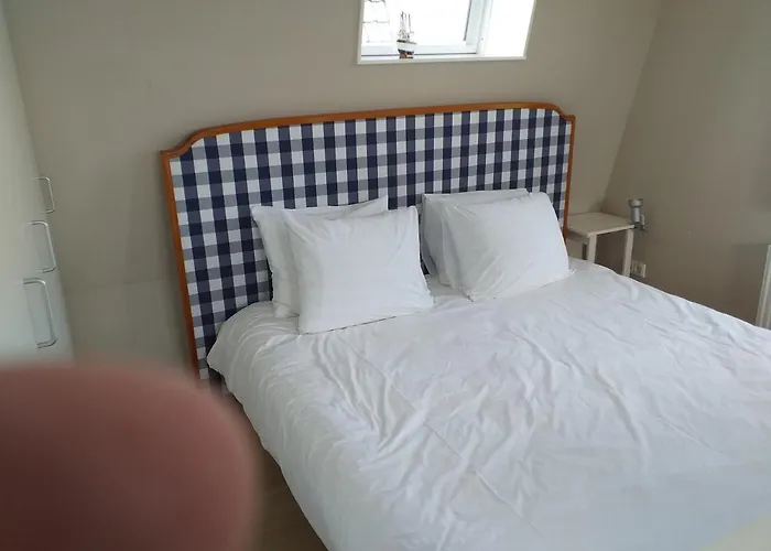 Oomes Huus - Sleep By Haestens, Wake With Coffee 4*