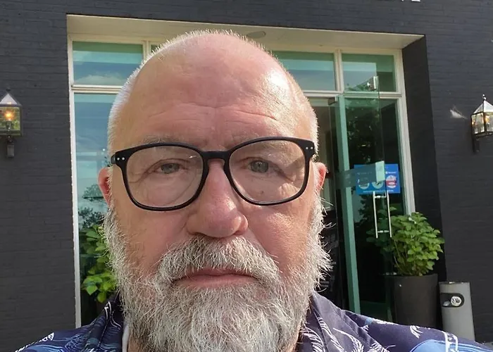 Oomes Huus - Sleep By Haestens, Wake With Coffee 4*