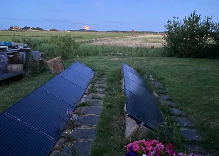 Oomes Huus - Sleep By Haestens, Wake With Coffee 덴 호른